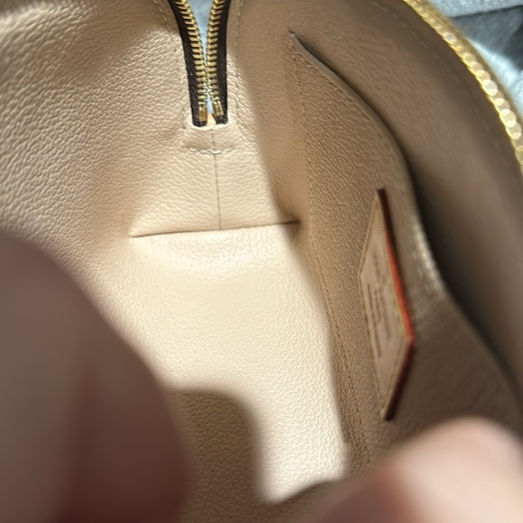 Louis Vuitton Cosmetic Pouch - Picture 8 of 9